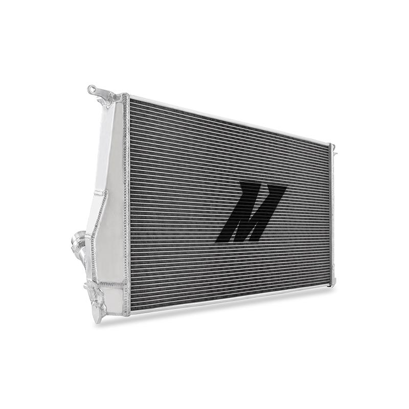 Radiatore in alluminio Performance per BMW 335i e 135i con cambio automatico (2006-2013) Radiatore in alluminio Performance per BMW 335i e 135i con cambio automatico (2006-2013)