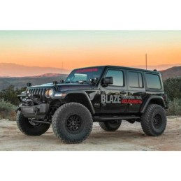 Paraurti anteriore tozzo con bull bar Rockline
