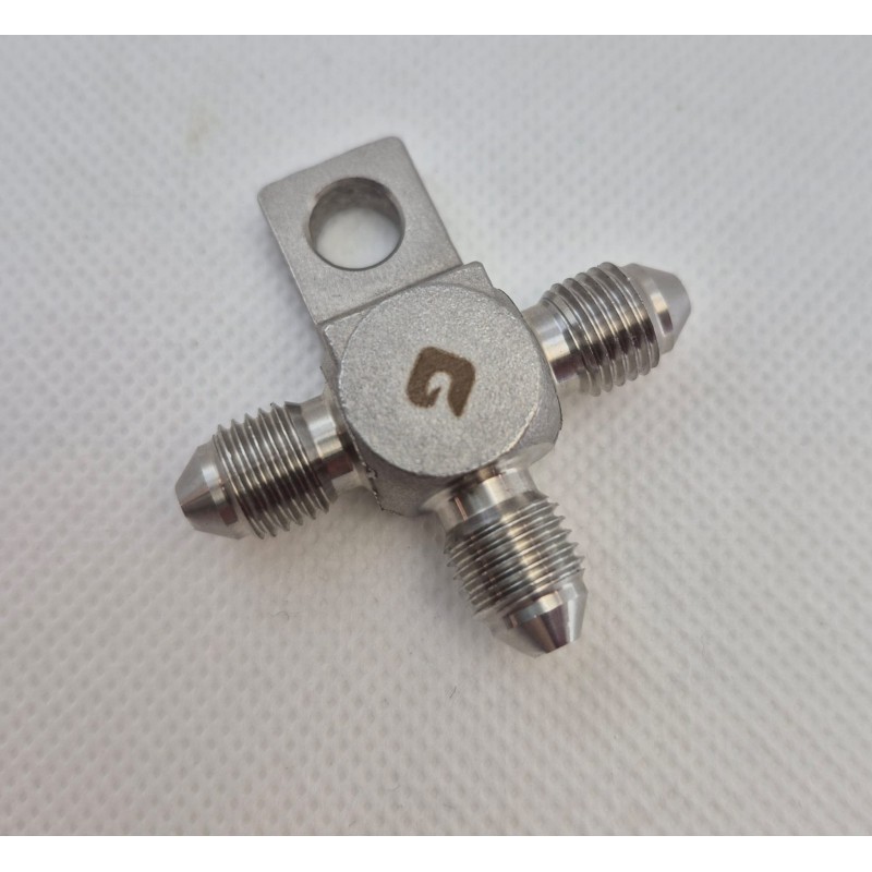 Adattatore 3 Vie Maschio con Foro di Fissaggio 3/8"x24 Adattatore 3 Vie Maschio con Foro di Fissaggio 3/8"x24