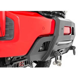 Paraurti anteriore con verricello nascosto