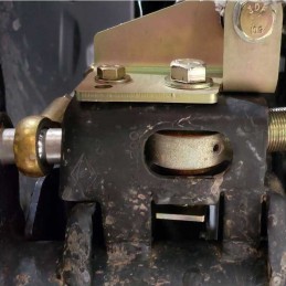 Kit staffa di riposizionamento dello stabilizzatore di sterzo