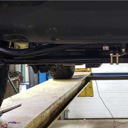 Kit staffa di riposizionamento dello stabilizzatore di sterzo